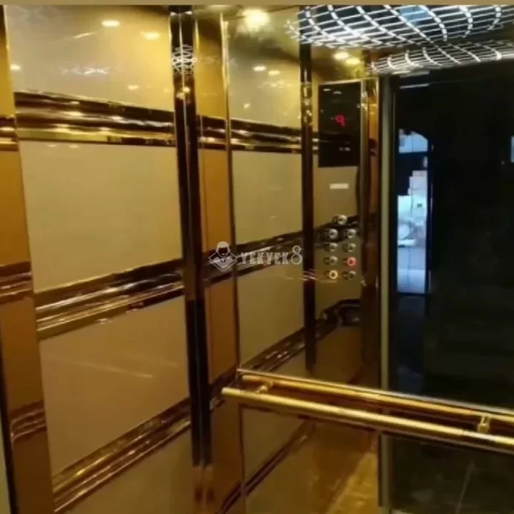آسانسور ثامن